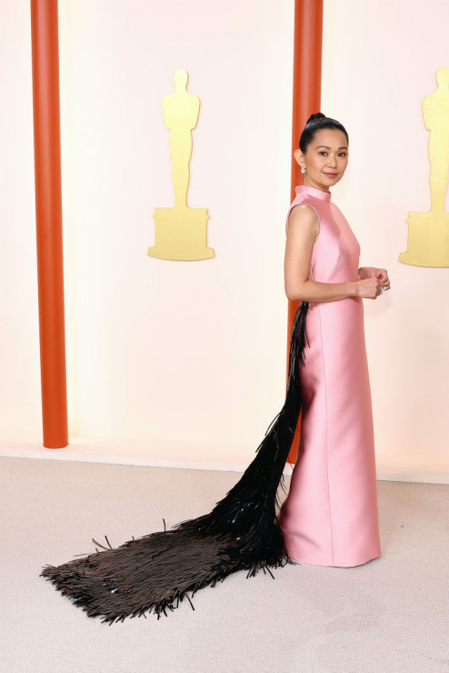 Oscary 2023:  Hong Chau w sukni Prada