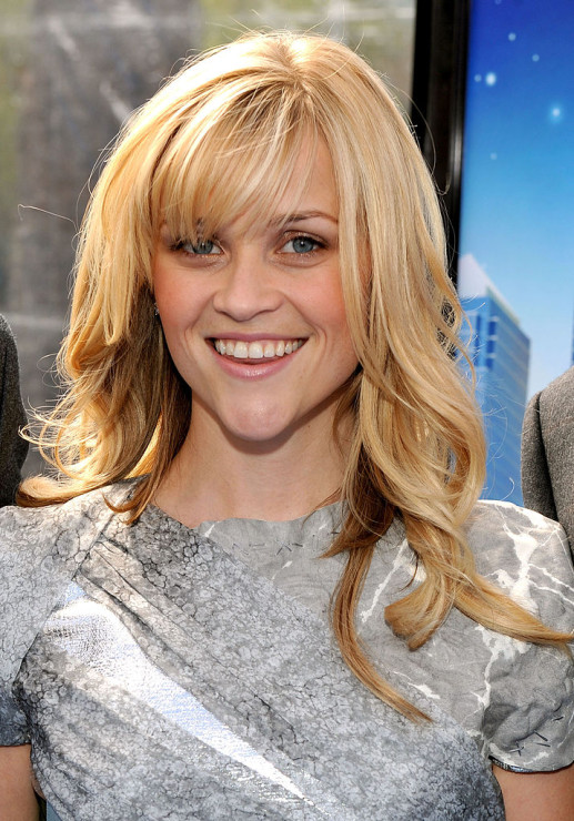 Reese Witherspoon w grzywce wispy bangs