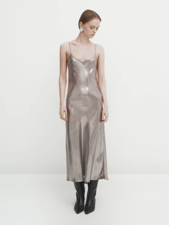 Metaliczna sukienka bieliźniana (349 zł)