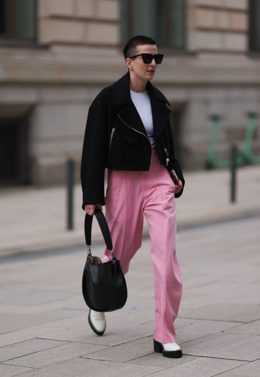 Ramoneska i różowe spodnie