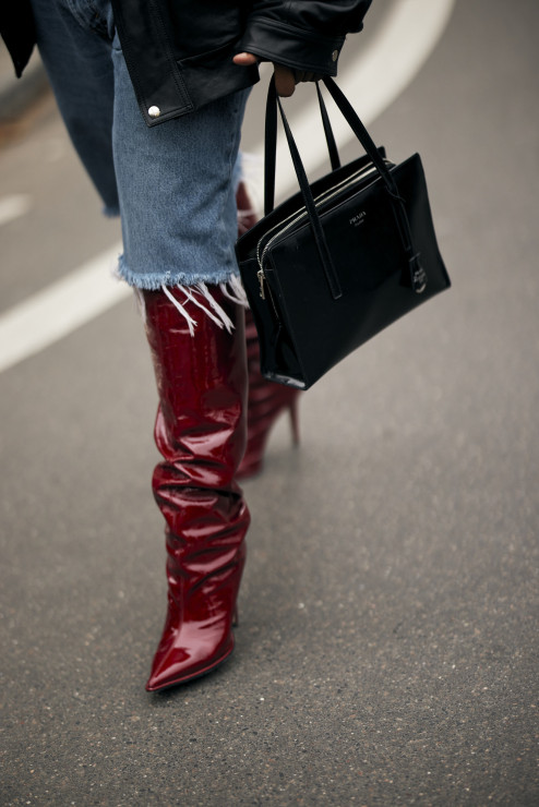 Modne buty i dodatki z tygodnia mody jesień-zima 2024/2025 w Paryżu