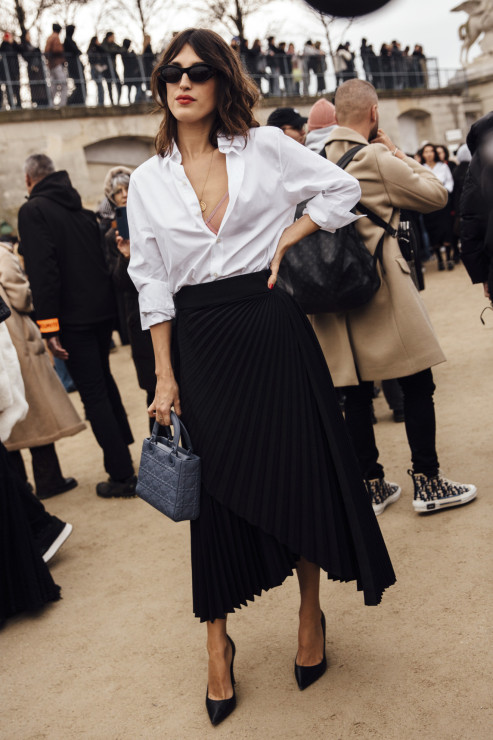 Street fashion po francusku: stylizacje z tygodnia mody jesień-zima 2024/2025 w Paryżu