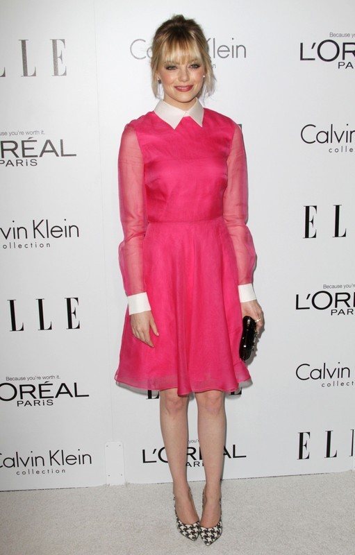 Emma Stone w sukience Valentino na imprezie ELLE "Women in Hollywood" (fot. East News) 
